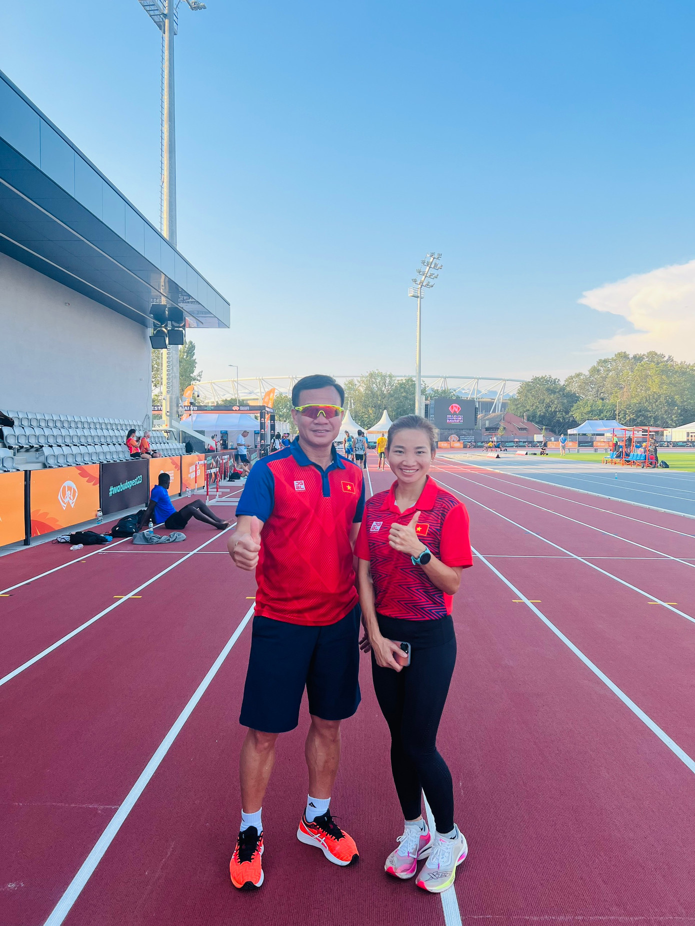 Nguyễn Thị Oanh sẽ bắt đầu so tài với các chân chạy hàng đầu thế giới tại vòng loại 1.500m vào 18h15 ngày 19/8 (theo giờ Việt Nam), cũng là ngày mở màn của giải điền kinh vô địch thế giới 2023. Nếu vượt qua vòng loại, Oanh sẽ thi bán kết vào 17h05 phút chiều ngày 20/8. Phần thi chung kết nội dung 1.500m sẽ diễn ra vào 21h30 tối ngày 22/8.