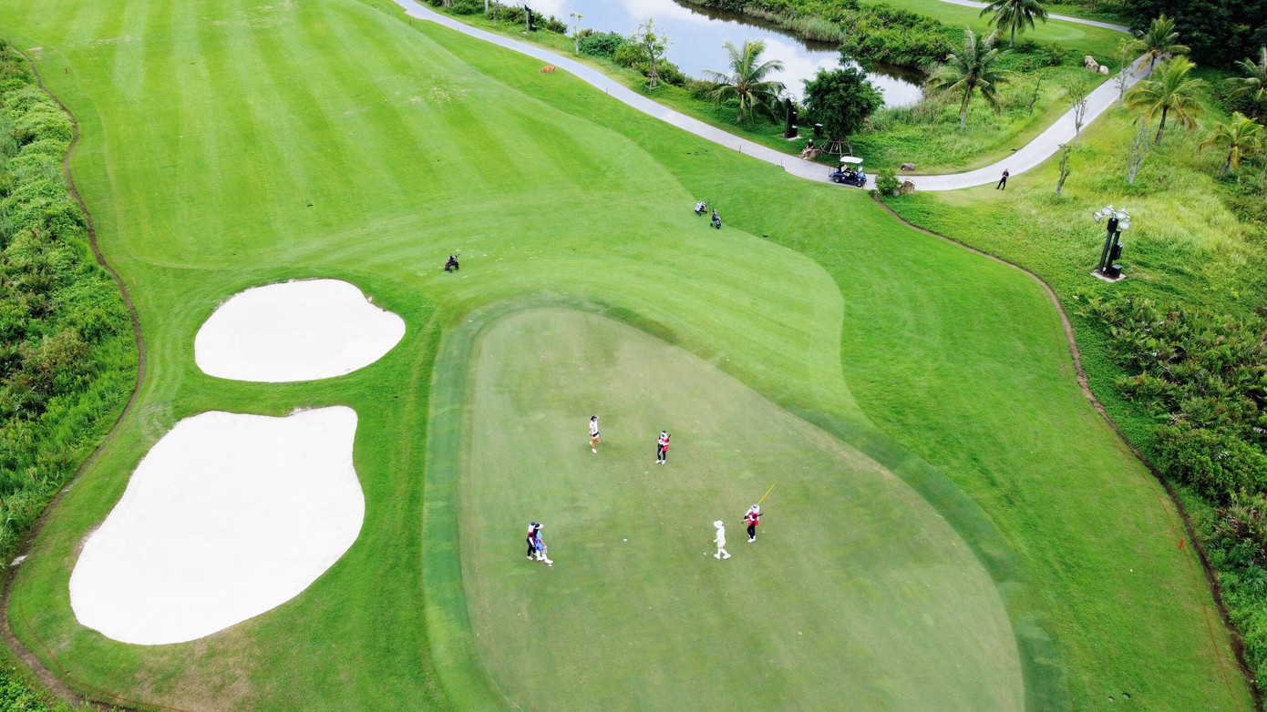 Sân golf đầm lầy được mệnh danh “chuyên gia nhồi bóng”, có thiết kế đặc biệt để gắn kết hài hòa cũng như bảo tồn môi trường đầm lầy tự nhiên.