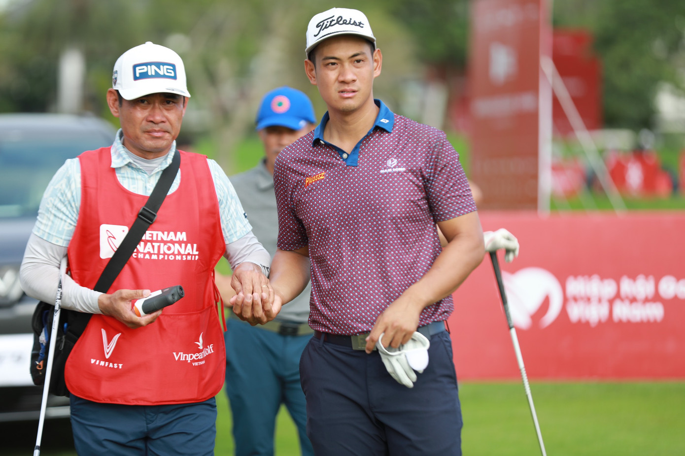 HCV SEA Games 32 Lê Khánh Hưng sang Mỹ du học không tham dự giải. Nhưng, bố của Lê Khánh Hưng là ông Lê Văn Lân vẫn góp mặt tại giải với vai trò caddy cho Trương Chí Quân. Mùa giải năm ngoái, ông Lân cũng tham dự giải, song hành cùng con trai Khánh Hưng và cán đích ở vị trí thứ 8.