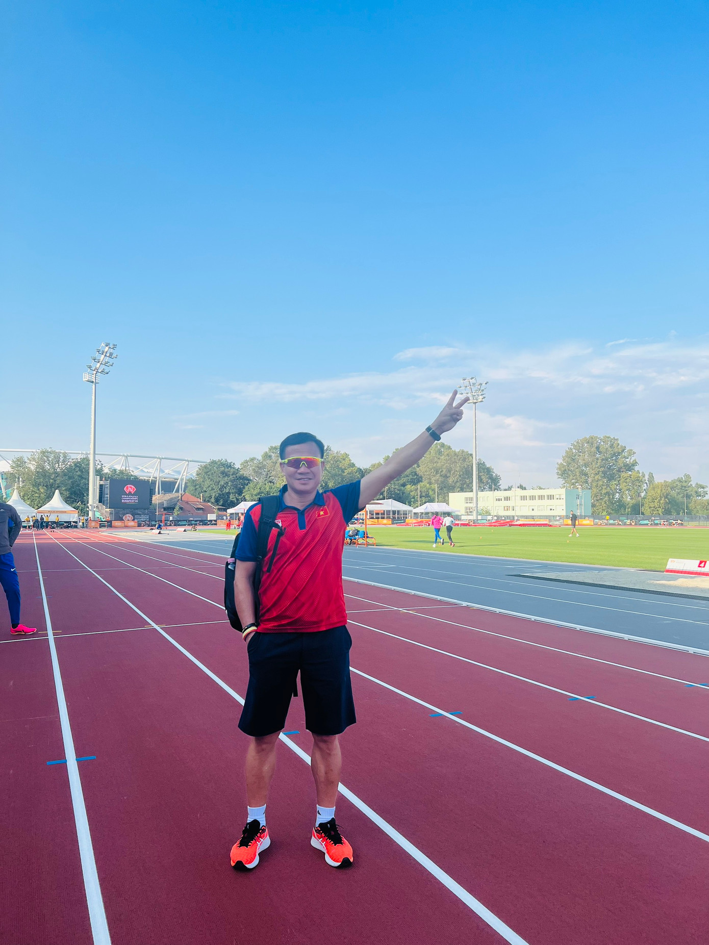 HLV Trần Văn Sỹ cho biết, đây sẽ là cơ hội hiếm hoi để vận động viên Nguyễn Thị Oanh được tiếp tục học hỏi trong môi trường thi đấu đỉnh cao toàn các chân chạy hàng đầu thế giới, đồng thời đánh giá lại phong độ nhằm chuẩn bị cho Asiad 19.