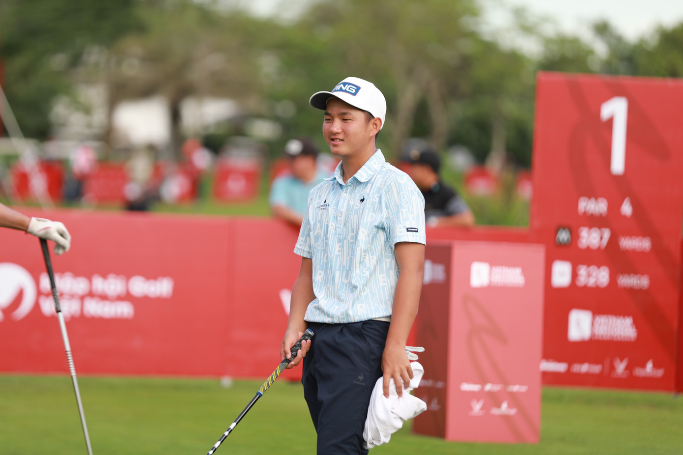 Kết thúc 36 hố hôm nay sẽ có cắt loại để chọn 40 golfer nam và 12 golfer nữ giành quyền vào vòng 3. Người chiến thắng ở mỗi bảng là người có điểm tổng thực (gross) thấp nhất khi giải đấu kết thúc ở bảng đó.