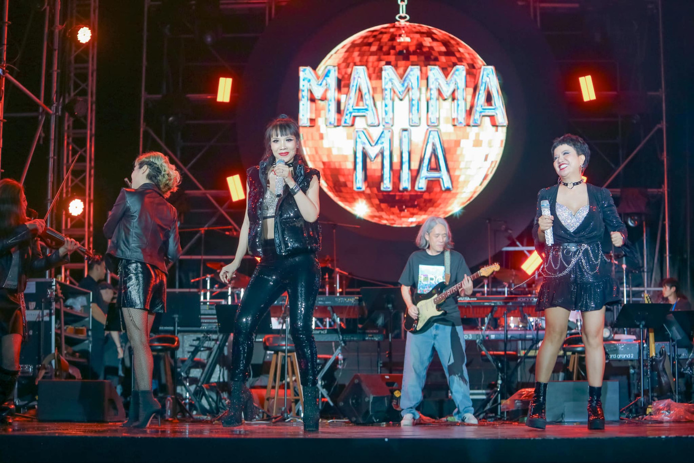 Đêm nhạc quy tụ nhiều nghệ sĩ như Thanh Lam, Bằng Kiều, Thùy Dung, Thanh Tâm, Thảo Vân, Đinh Lan Hương, Long Vũ, Tùng John, Liên Trịnh,...