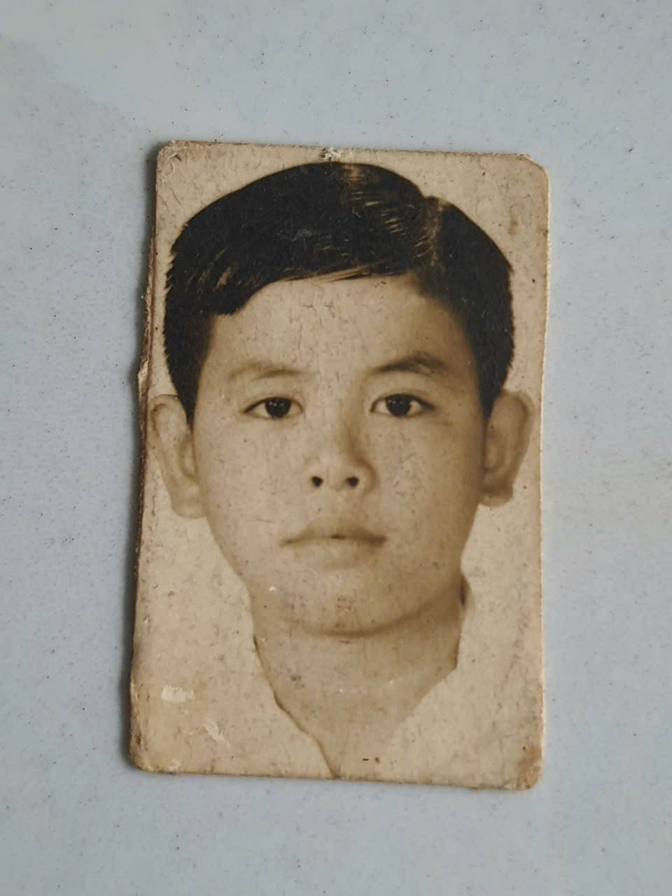 Thời niên thiếu của công dân Sài Gòn chính hiệu Bùi Trọng Nghĩa. Căn cước do thể chế Việt Nam cộng hòa cấp năm 1970 ghi tên cha “vô danh”. Ảnh tư liệu gia đình. Thời niên thiếu của công dân Sài Gòn chính hiệu Bùi Trọng Nghĩa. Căn cước do thể chế Việt Nam cộng hòa cấp năm 1970 ghi tên cha “vô danh”. Ảnh tư liệu gia đình.