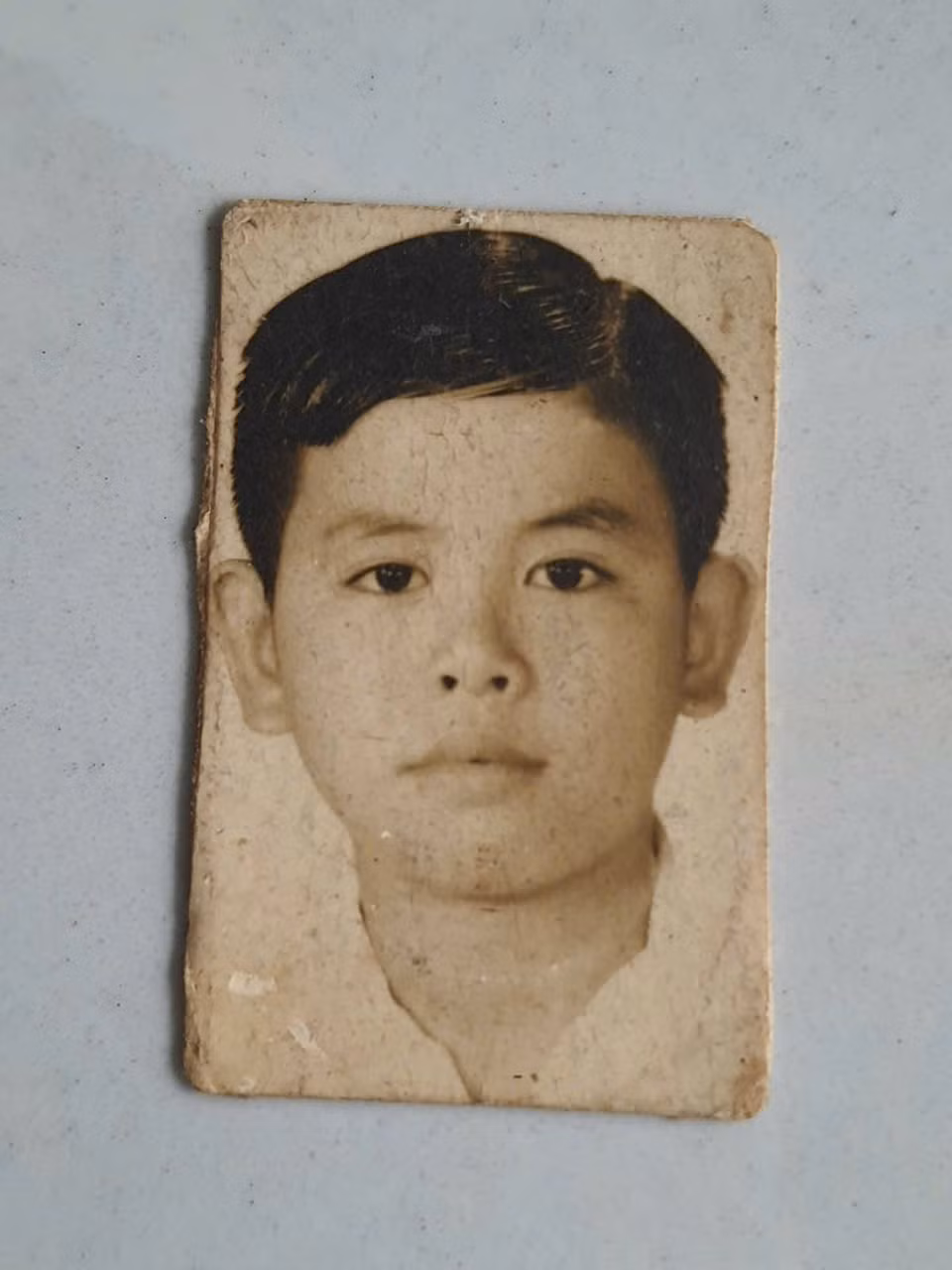 Thời niên thiếu của công dân Sài Gòn chính hiệu Bùi Trọng Nghĩa. Căn cước do thể chế Việt Nam cộng hòa cấp năm 1970 ghi tên cha “vô danh”. Ảnh tư liệu gia đình.