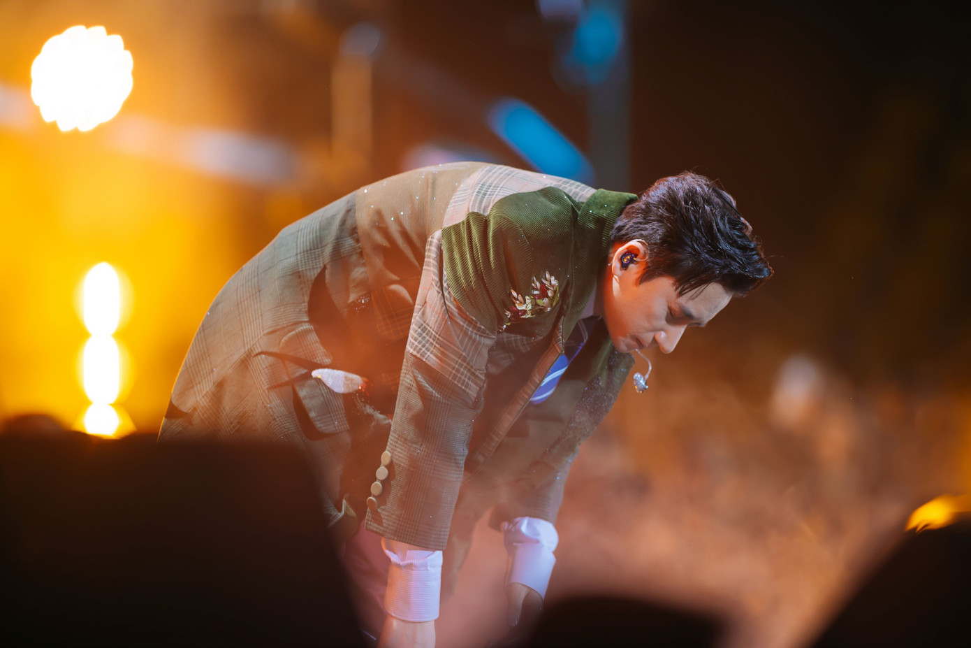 Phan Mạnh Quỳnh kết lại đêm diễn bằng những bản hit ghi dấu ấn trong sự nghiệp. Đó là Vợ người ta được làm mới bằng chất nhạc disco, Có chàng trai viết lên cây, Sau lời từ khước. Anh hài hước mời hàng nghìn khán giả hát cùng vì “em hết hơi rồi”. Trong suốt live concert, khán giả vỗ tay rần rần ủng hộ Phan Mạnh Quỳnh. Để chia tay khán giả Hà Nội, Quỳnh và khán giả hòa giọng ở mashup tạo nên từ các hit Xuân thì, Ngày chưa giông bão và Từ đó. Phan Mạnh Quỳnh kết thúc chương trình bằng ca khúc Yêu nhau nửa ngày.