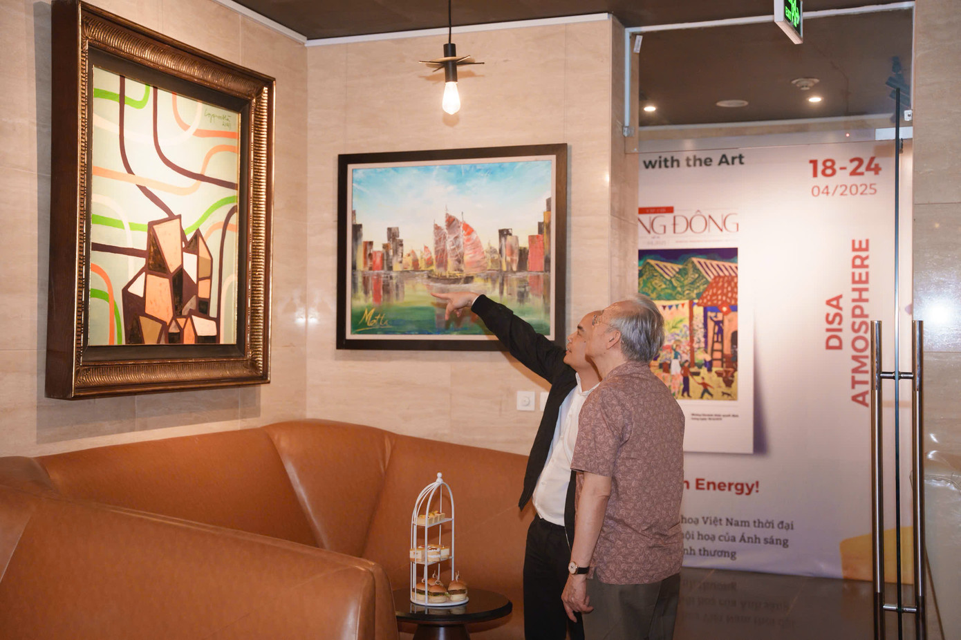 Công chúng chiêm ngưỡng nhiều tác phẩm hội họa nổi bật của cố họa sĩ Công Quốc Hà, họa sĩ, thiền sư Pháp Hạnh. Công chúng chiêm ngưỡng nhiều tác phẩm hội họa nổi bật của cố họa sĩ Công Quốc Hà, họa sĩ, thiền sư Pháp Hạnh.