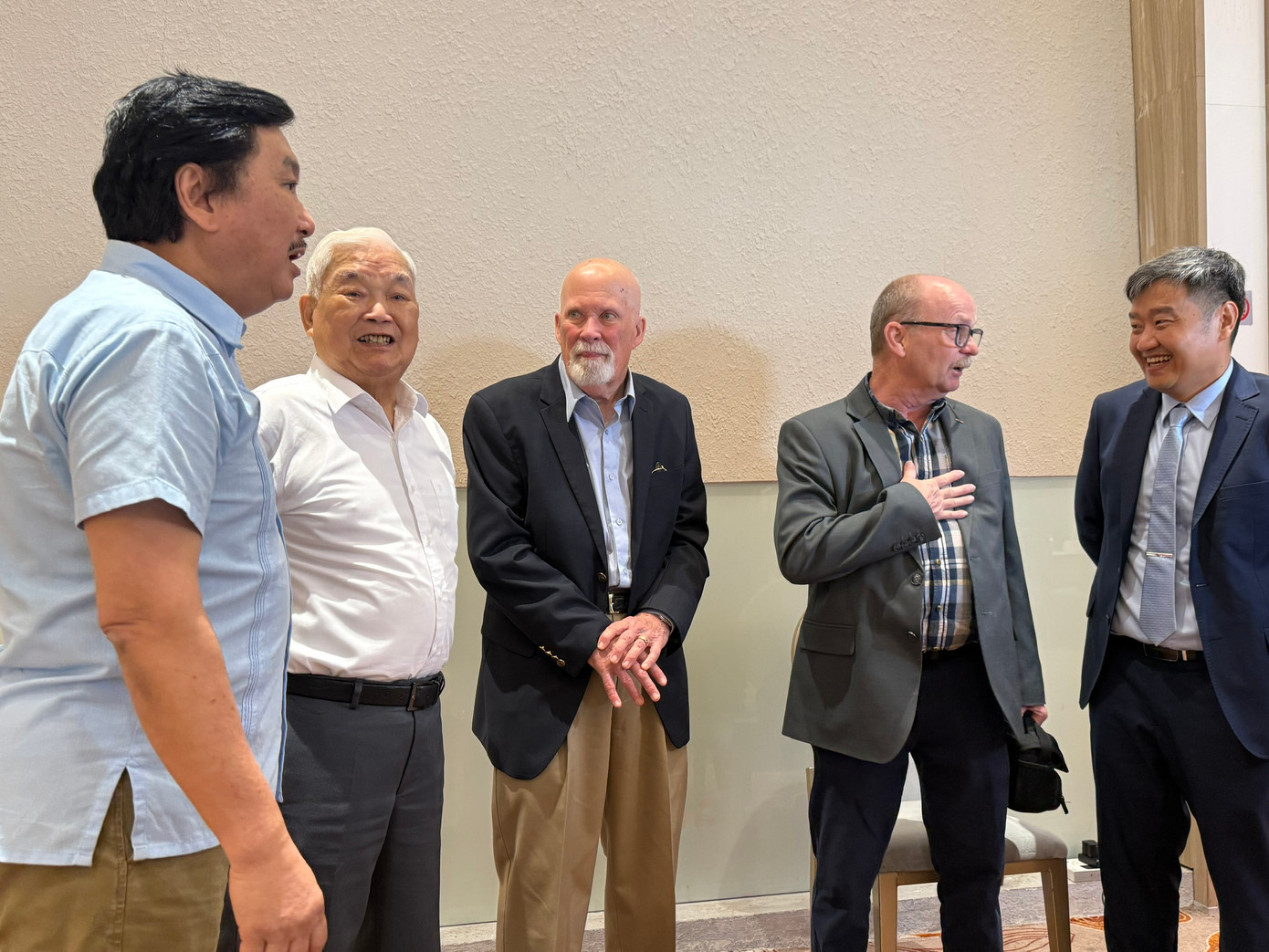 Cựu phi công Việt Nam - Hoa Kỳ hội ngộ lần thứ 5 kể từ năm 2016. Ảnh: Toan Toan