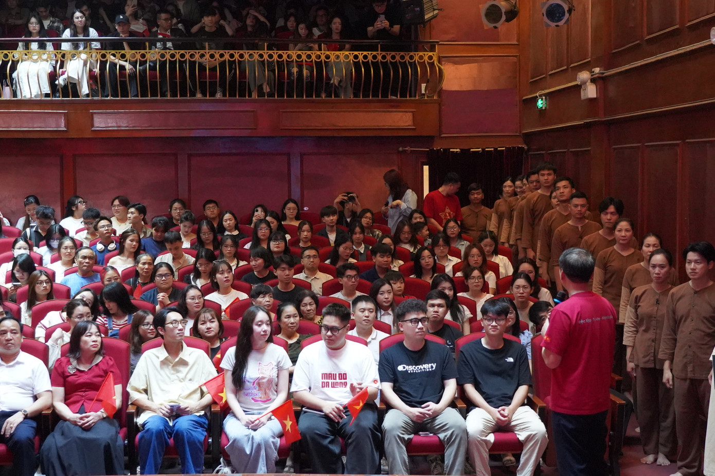 Nhà hát Kịch Việt Nam thu hút ngày càng đông khán giả trẻ.