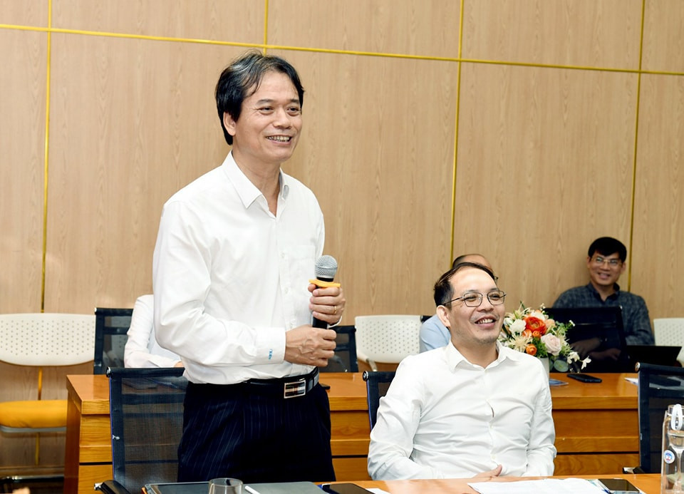 Các chuyên gia khuyến khích nhà trường nên hướng dẫn sinh viên làm chủ AI.