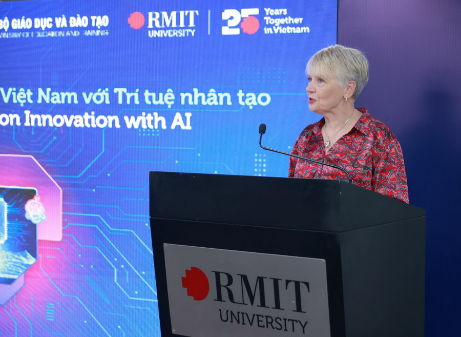 GS. Julia Gaimster nhận định, AI không chỉ là công nghệ của tương lai, mà còn là động lực thúc đẩy sự chuyển mình trong giáo dục. GS. Julia Gaimster nhận định, AI không chỉ là công nghệ của tương lai, mà còn là động lực thúc đẩy sự chuyển mình trong giáo dục.