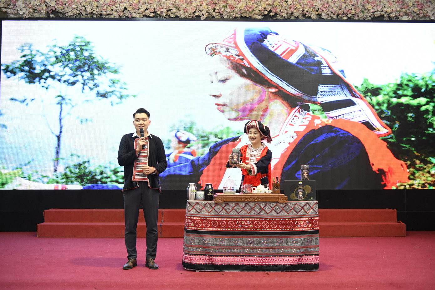 Hà Giang hút khách nhờ cảnh quan thiên nhiên hùng vĩ, con người mến khách và đặc biệt là bản sắc văn hóa. Ảnh: Như Ý Hà Giang hút khách nhờ cảnh quan thiên nhiên hùng vĩ, con người mến khách và đặc biệt là bản sắc văn hóa. Ảnh: Như Ý