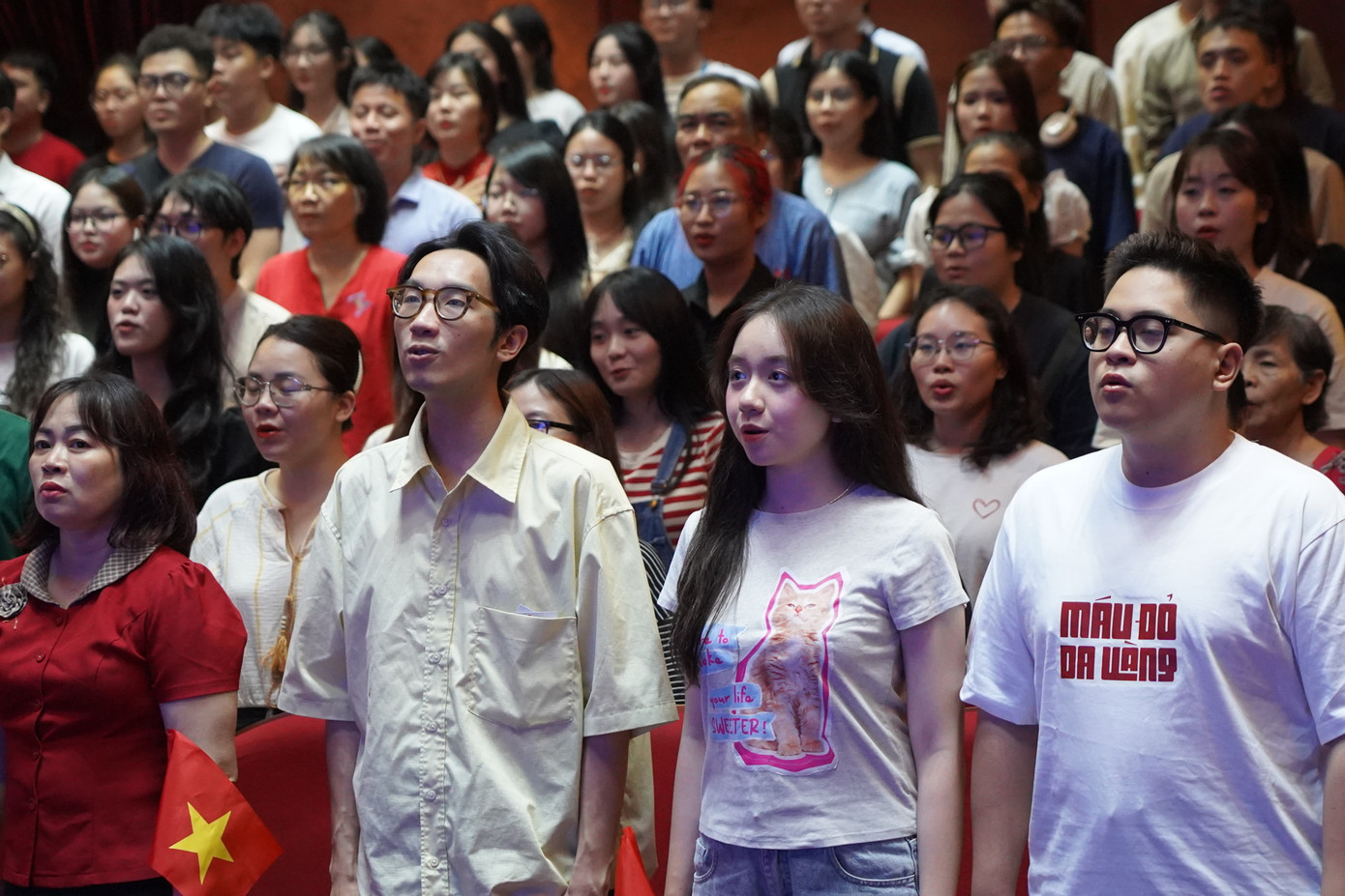 Nhà hát Kịch Việt Nam thu hút ngày càng đông khán giả trẻ.