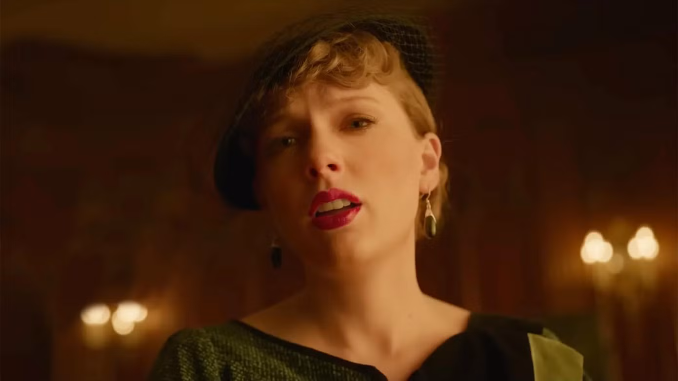 Taylor Swift trông thật âu lo.