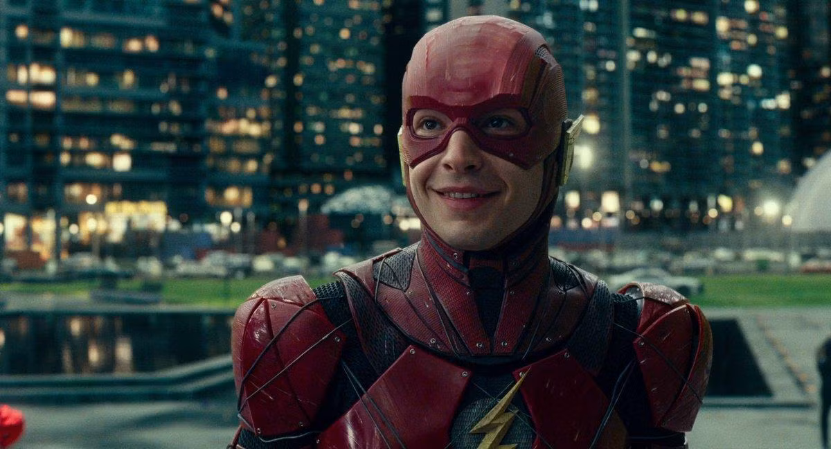 Hết Will Smith rồi đến Amber Heard, giờ lại đến lượt Ezra Miller. 2022 quả là năm "bị nguyền rủa" của nhà DC.