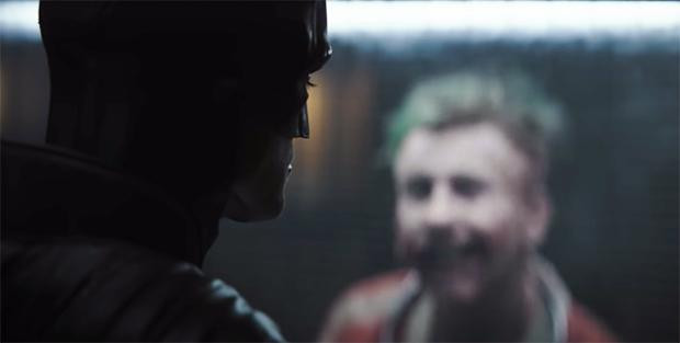 Dù chỉ xuất hiện lờ mờ nhưng Joker đã khiến nhiều khán giả phải khiếp vía. - Nguồn: Hollywood Life