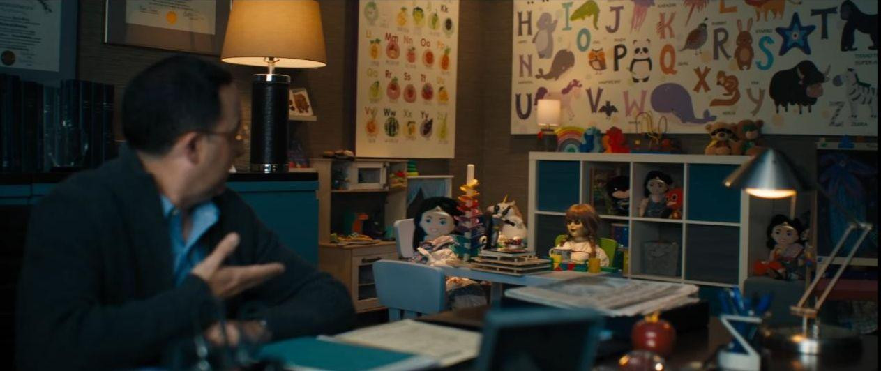 Annabelle "lặng lẽ" ngồi yên một góc.