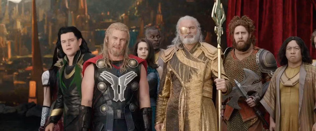 "Thor pha ke" Luke Hemsworth.