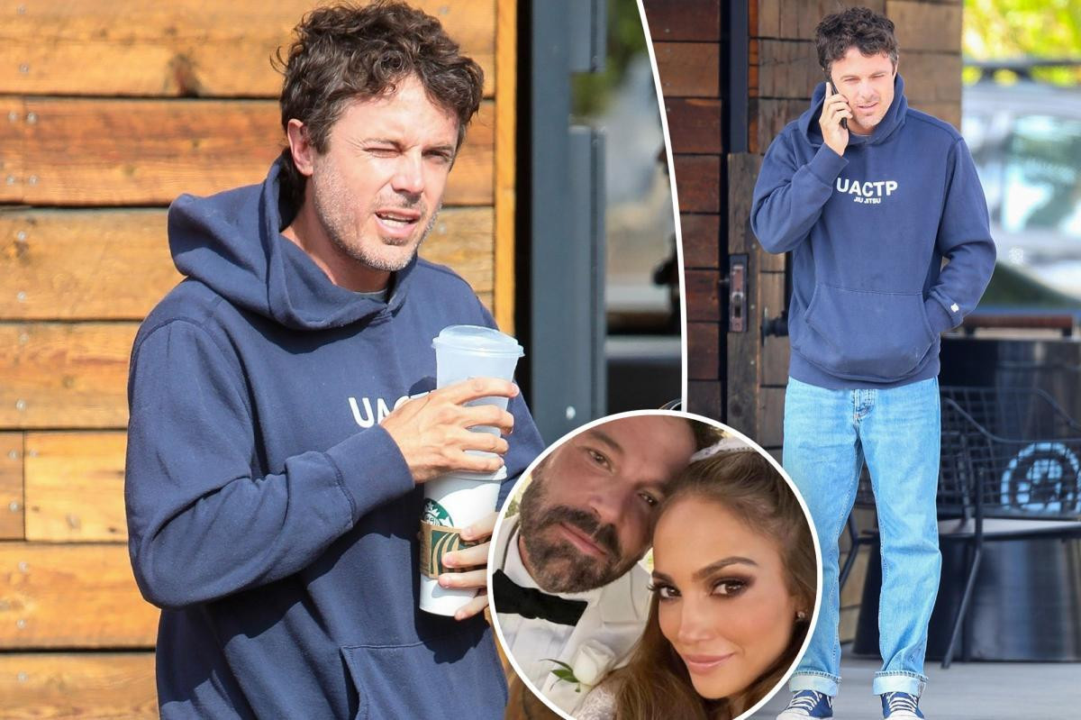 Casey Affleck dường như không hề bận tâm về đám cưới của anh trai và chị dâu nổi tiếng. Casey Affleck dường như không hề bận tâm về đám cưới của anh trai và chị dâu nổi tiếng.