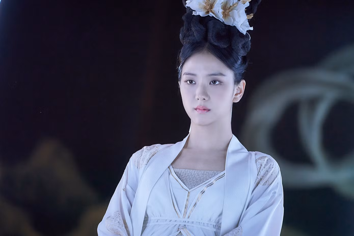 Jisoo hóa thân "tiên nữ" tạo hình xinh đẹp.