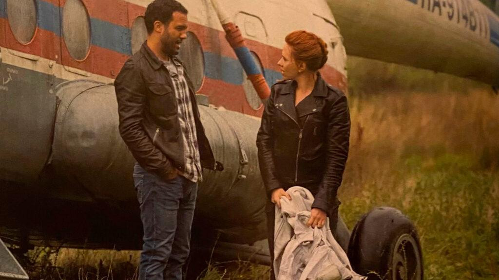 Đôi ta không chỉ là bạn mà còn là "bạn làm ăn" nữa. - Nguồn: Forucinema Đôi ta không chỉ là bạn mà còn là "bạn làm ăn" nữa. - Nguồn: Forucinema