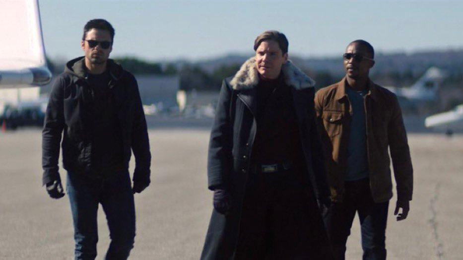 Trái với Scarlet Witch và Quicksilver từng có một cuộc sống nghèo khổ, Zemo là một Nam tước giàu có của đất nước Sokovia. - Nguồn: Twitter Trái với Scarlet Witch và Quicksilver từng có một cuộc sống nghèo khổ, Zemo là một Nam tước giàu có của đất nước Sokovia. - Nguồn: Twitter