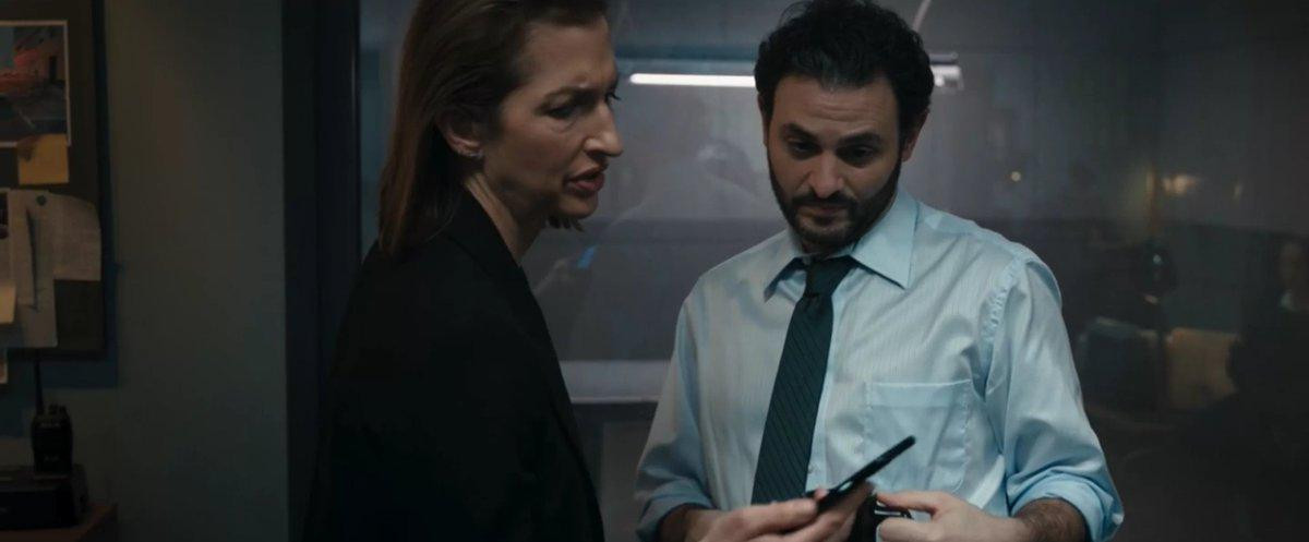 Hết Peter Parker, giờ tới Kamala Khan "tới công chuyện" với thanh tra Cleary. Hết Peter Parker, giờ tới Kamala Khan "tới công chuyện" với thanh tra Cleary.