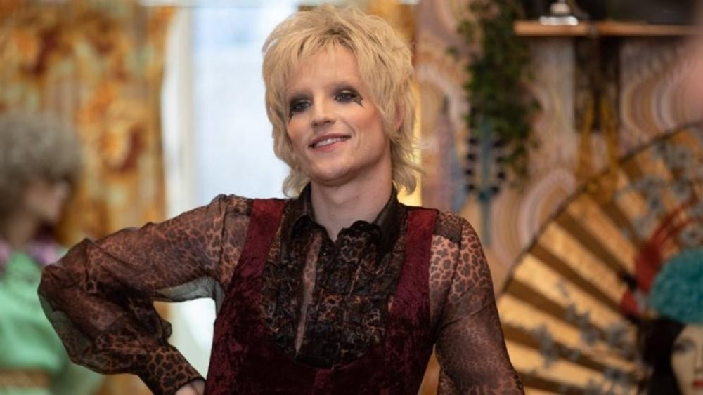 Artie là một người bạn rất tốt của Cruella. - Nguồn: Comic Years Artie là một người bạn rất tốt của Cruella. - Nguồn: Comic Years