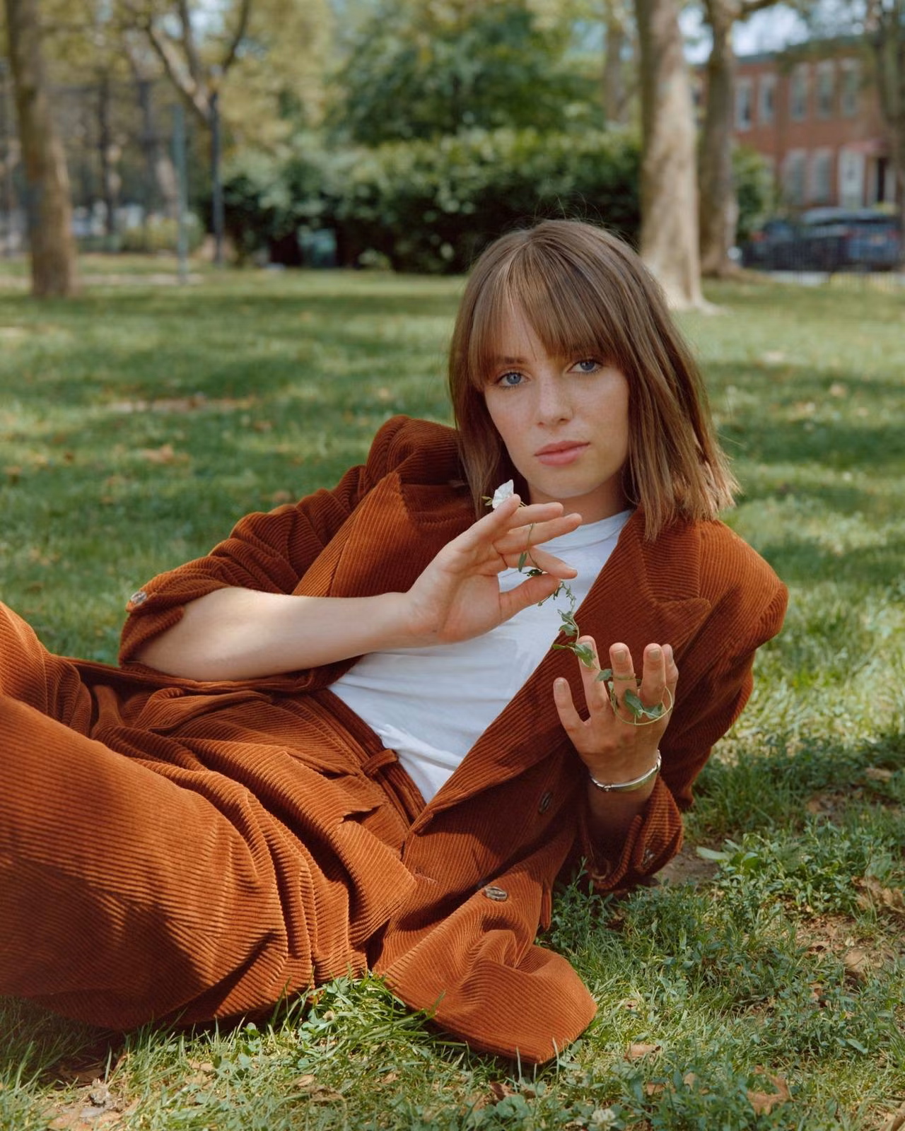 Cô nàng "Robin" Maya Hawke cũng sẽ tham gia bộ phim tiểu sử này.