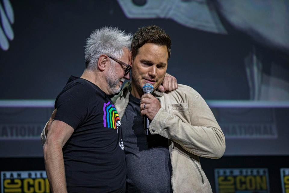 Những giọt nước mắt chia tay của James Gunn và các "vệ binh" tại Comic-Con 2022 sau gần 1 thập kỷ làm việc cùng nhau. Những giọt nước mắt chia tay của James Gunn và các "vệ binh" tại Comic-Con 2022 sau gần 1 thập kỷ làm việc cùng nhau.