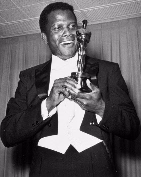 Sidney Poitier là nam diễn viên da màu đầu tiên trong lịch sử thắng giải Oscar cho hạng mục diễn xuất. - Nguồn: Pinterest