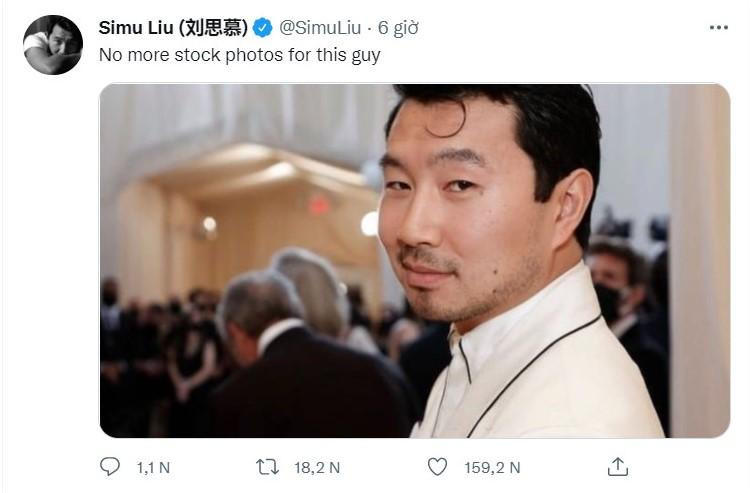 Tấm ảnh ưng ý nhất của Simu Liu trên thảm đỏ Met Gala năm nay. (Nguồn: Simu Liu Twitter) Tấm ảnh ưng ý nhất của Simu Liu trên thảm đỏ Met Gala năm nay. (Nguồn: Simu Liu Twitter)