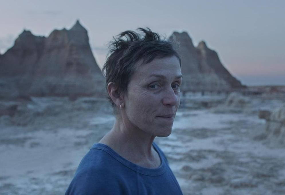 "Nomadland" được tin chắc là "Phim xuất sắc nhất" của Oscar 2021. - Nguồn: Sombras de Reblión