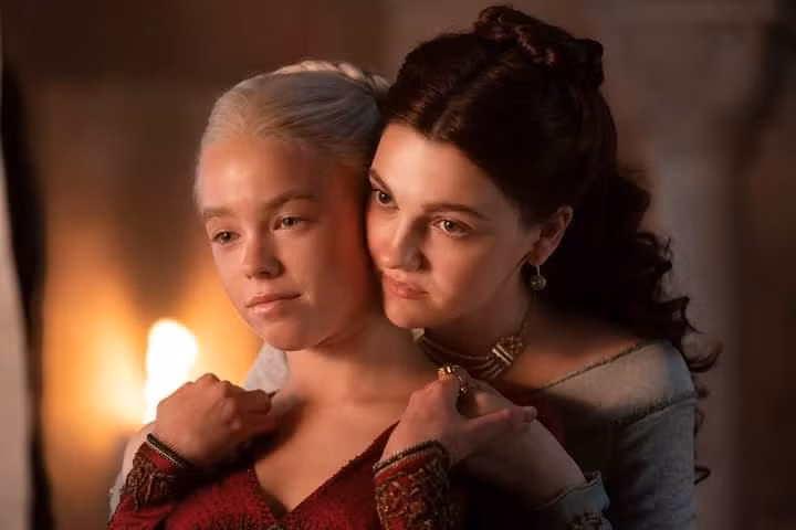 Căp “mẹ kế - con chồng” đầy thị phi Rhaenyra Targaryen và Alicent Hightower.