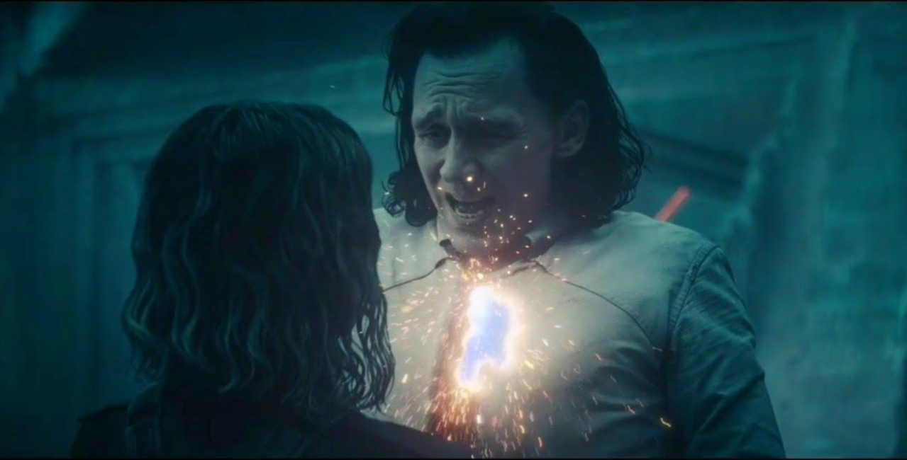 Dù trông thật đau buồn, nhưng nhiều fan lại kháo nhau đây là "quả báo cho tội đâm sau lưng đặc vụ Coulson (The Avengers)". - Nguồn: YouTube Dù trông thật đau buồn, nhưng nhiều fan lại kháo nhau đây là "quả báo cho tội đâm sau lưng đặc vụ Coulson (The Avengers)". - Nguồn: YouTube