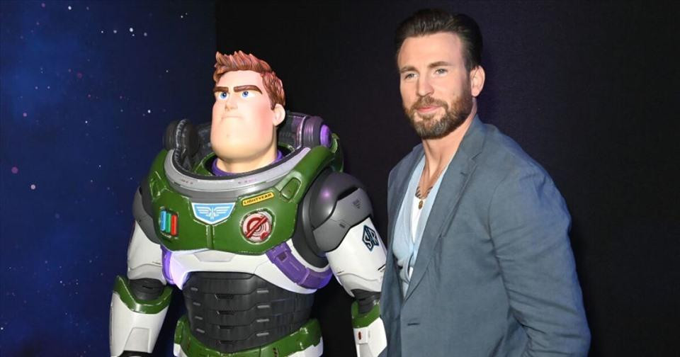 Hãy cùng chờ xem "Buzz Lightyear" sẽ sử dụng chiếc điện thoại mới trong bao lâu. Hãy cùng chờ xem "Buzz Lightyear" sẽ sử dụng chiếc điện thoại mới trong bao lâu.