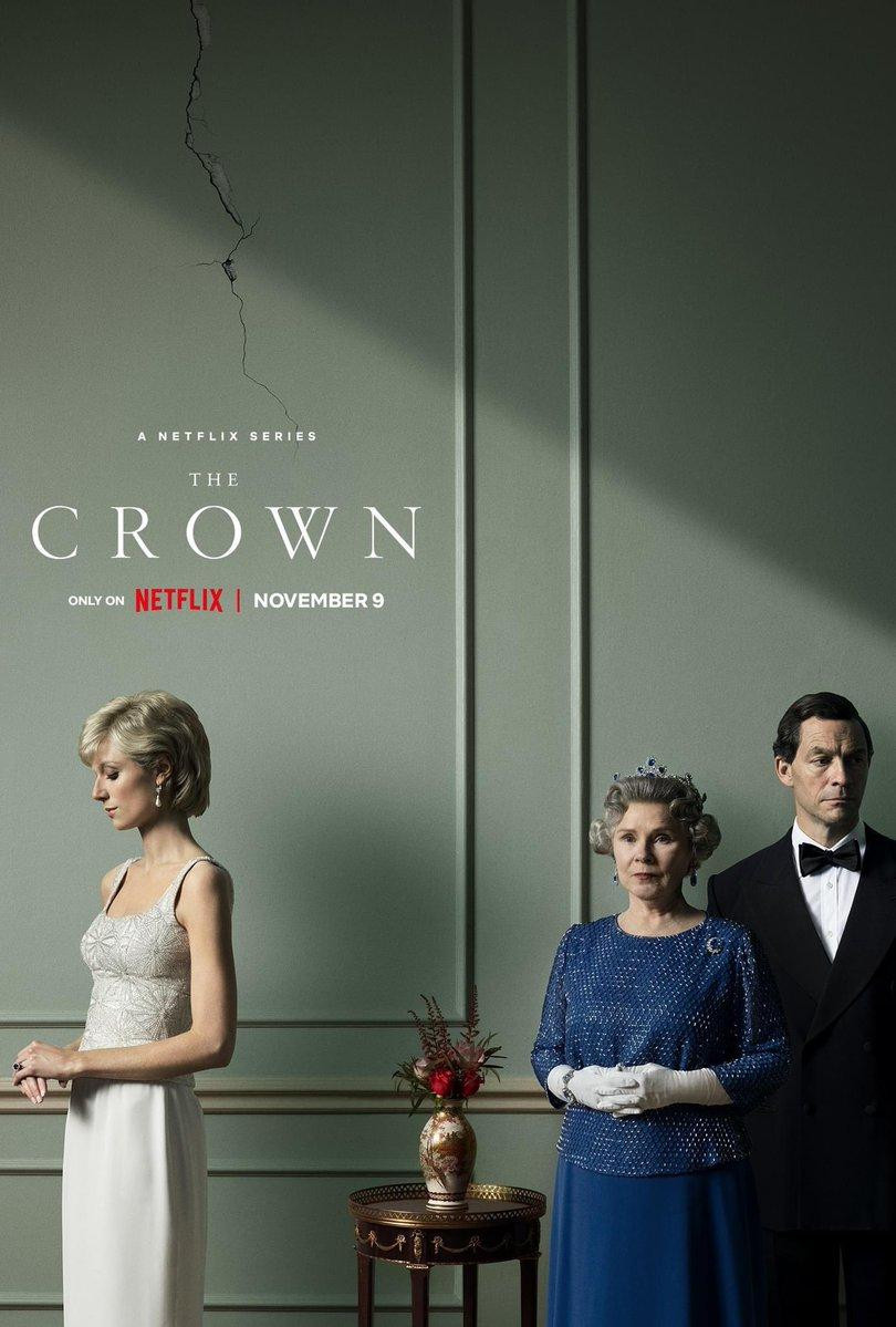 Poster chính thức của "The Crown" mùa 5.