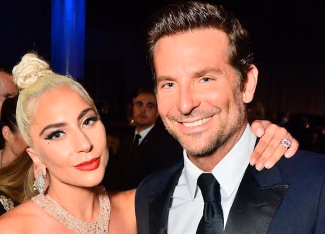 Bradley Cooper cũng là một trong những nhà sản xuất chính của "Joker". Bradley Cooper cũng là một trong những nhà sản xuất chính của "Joker".