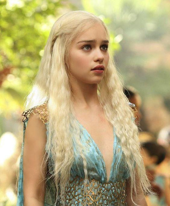 “Mẹ Rồng” Daenerys xinh đẹp là vai diễn làm nên danh hiệu của nữ diễn viên. “Mẹ Rồng” Daenerys xinh đẹp là vai diễn làm nên danh hiệu của nữ diễn viên.