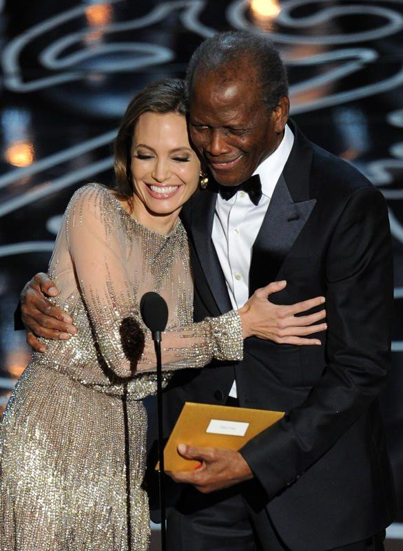 Thế giới sẽ không bao giờ quên những gì mà Sidney Poitier đã mang lại cho nền điện ảnh. - Nguồn: Pinterest Thế giới sẽ không bao giờ quên những gì mà Sidney Poitier đã mang lại cho nền điện ảnh. - Nguồn: Pinterest