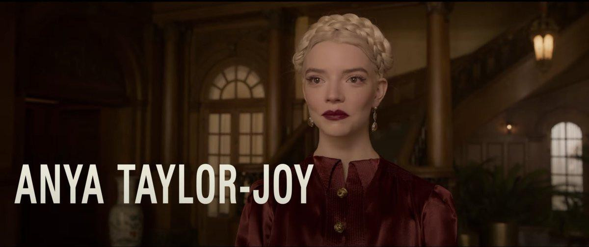 Anya Taylor-Joy mang vẻ ngoài quyền quý. Anya Taylor-Joy mang vẻ ngoài quyền quý.