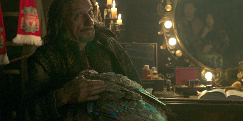 Gã diễn viên Trevor Slattery (Ben Kingsley đóng) đã chuộc lỗi với fan Marvel khi trở thành "google map" của phim. - Nguồn: CBR