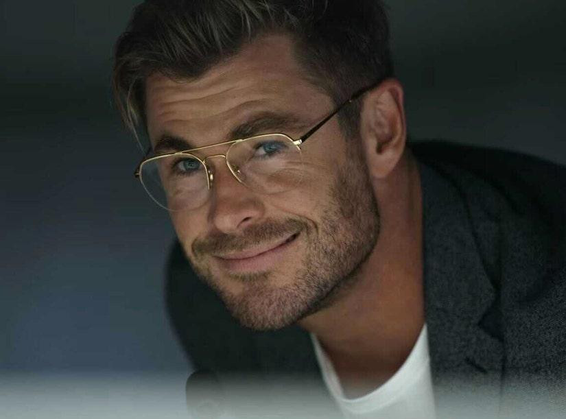 "Thor" trông gian xảo thấy rõ đằng sau vẻ lịch lãm kia. "Thor" trông gian xảo thấy rõ đằng sau vẻ lịch lãm kia.