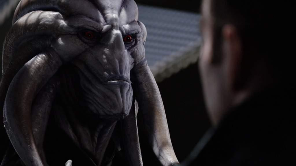 Tổ chức HYDRA thực chất tồn tại để phục tùng một Inhuman tên Hive. Tổ chức HYDRA thực chất tồn tại để phục tùng một Inhuman tên Hive.