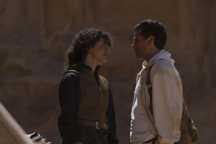 Cũng là "tình tay ba" nhưng... nó lạ lắm. Cũng là "tình tay ba" nhưng... nó lạ lắm.