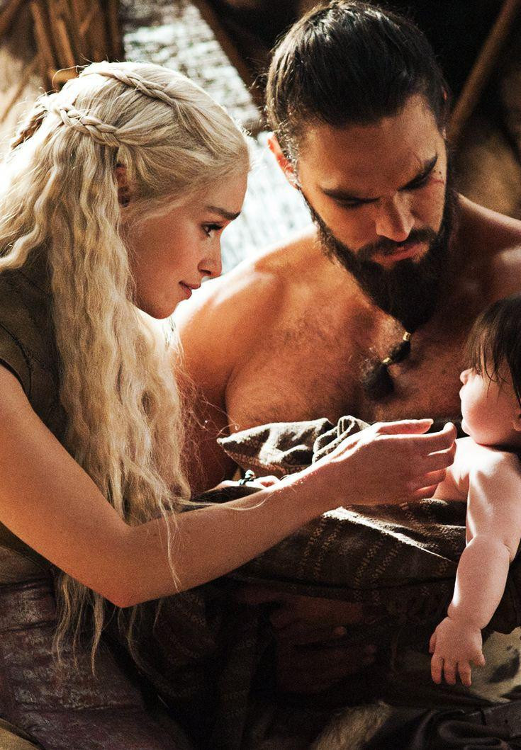 Emilia Clarke và Jason Momoa là đôi bạn diễn ăn ý trong "Game of Thrones". Emilia Clarke và Jason Momoa là đôi bạn diễn ăn ý trong "Game of Thrones".