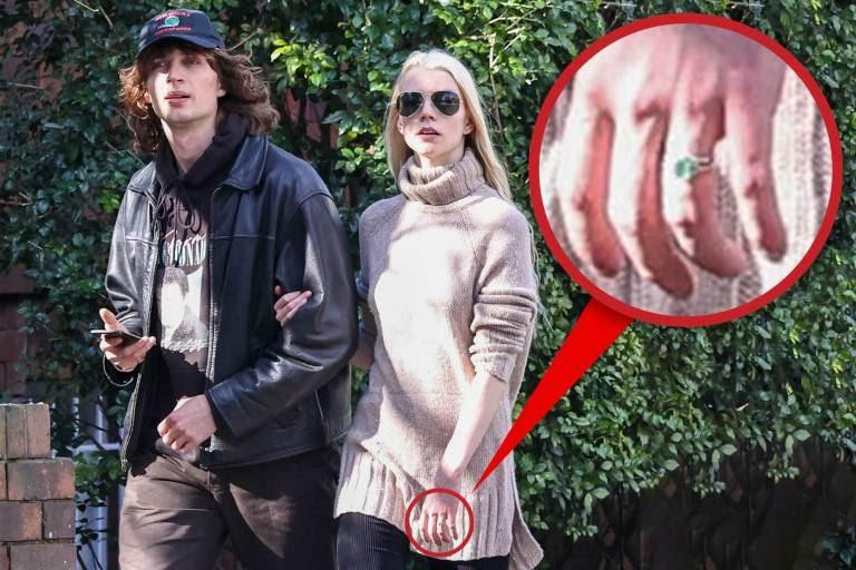 Tuần trước, Anya Taylor-Joy gây chú ý khi để lộ nhẫn đính hôn kim cương lúc đi dạo phố cùng bạn trai. Nguồn: Internet