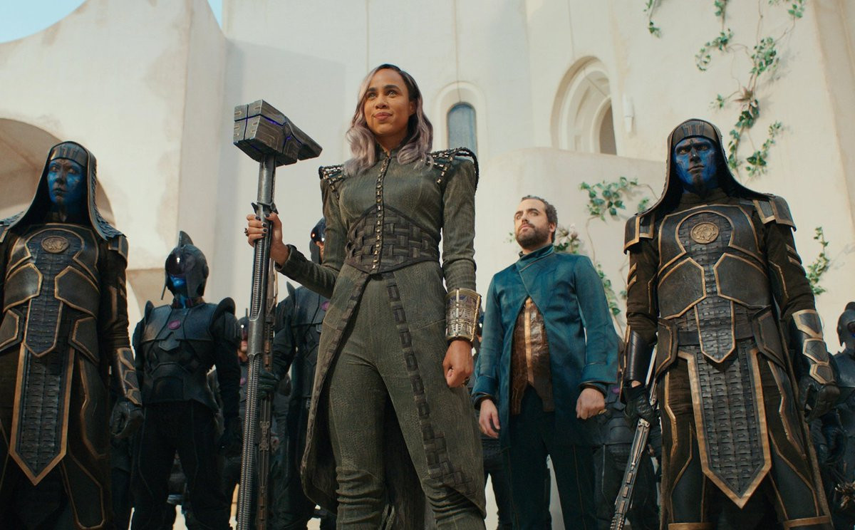 Ael-Dan sử dụng chiếc búa cùng loại mà phản diện Ronan của "Guardians of the Galaxy" từng sử dụng, tay đeo chiếc vòng của Ms. Marvel.