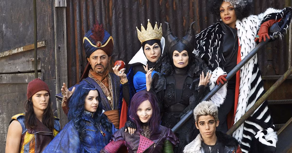 Những phần "Descendants" đầu tiên tuy khác biệt trong phóng tác nhưng lại thích hợp vừa đủ. Những phần "Descendants" đầu tiên tuy khác biệt trong phóng tác nhưng lại thích hợp vừa đủ.
