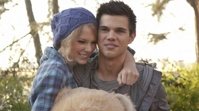 Không được đóng vai khách mời thì làm hẳn "nữ chính" parody, thậm chí hẹn hò luôn cả "người sói Jacob". Không được đóng vai khách mời thì làm hẳn "nữ chính" parody, thậm chí hẹn hò luôn cả "người sói Jacob".