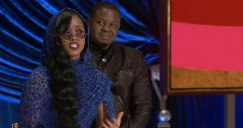 H.E.R. lại tiếp tục phá đảo Oscar sau Grammy 2021. - Nguồn: Los Angeles Time H.E.R. lại tiếp tục phá đảo Oscar sau Grammy 2021. - Nguồn: Los Angeles Time